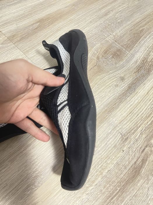 Pantofi sport/ adidasi negrii cu alb cu prindere cu scai
