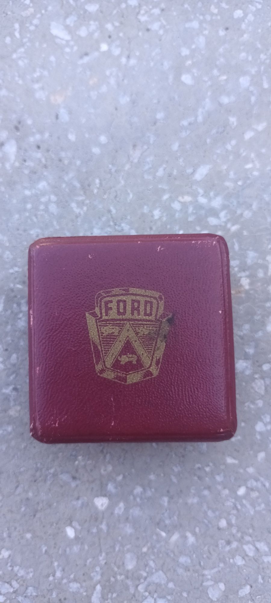 Insigna veche, Ford