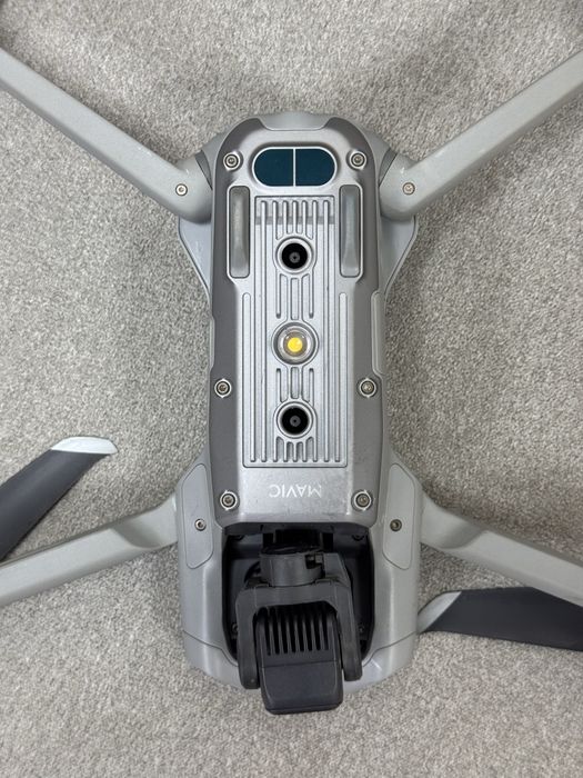 Продавам дрон DJI Mavic AIR 2