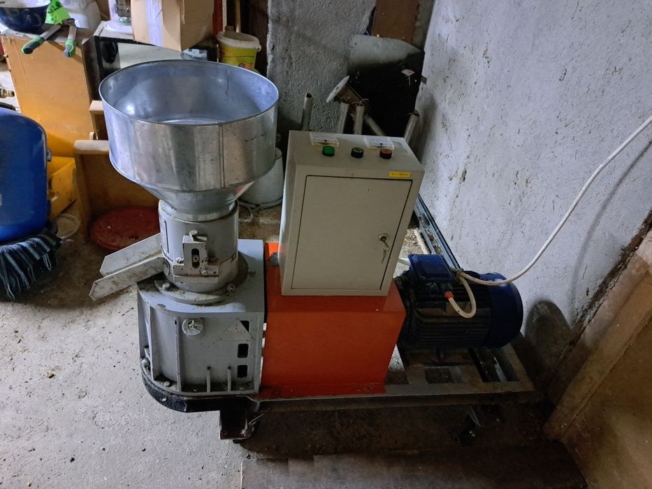 Vând granulator pt furaje.
