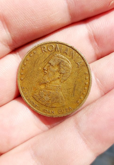 Vând moneda de 50 de lei
