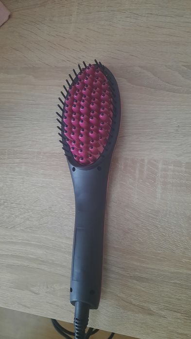 Керамична четка за изправяне на коса