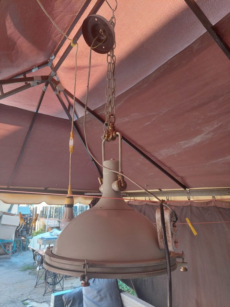Lampi industriale cu elemente din bronz