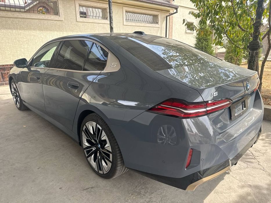 Нотариус BMW i5 35L full