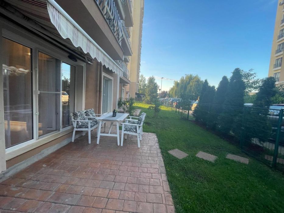 Cosmopolis, închiriez apartament 2 camere, parter cu gradina