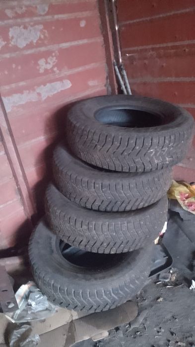 Покрышки зимние)))
