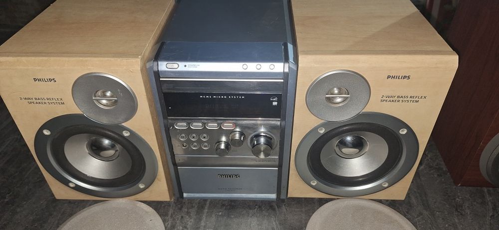 Combina muzicala cu boxe Philips .