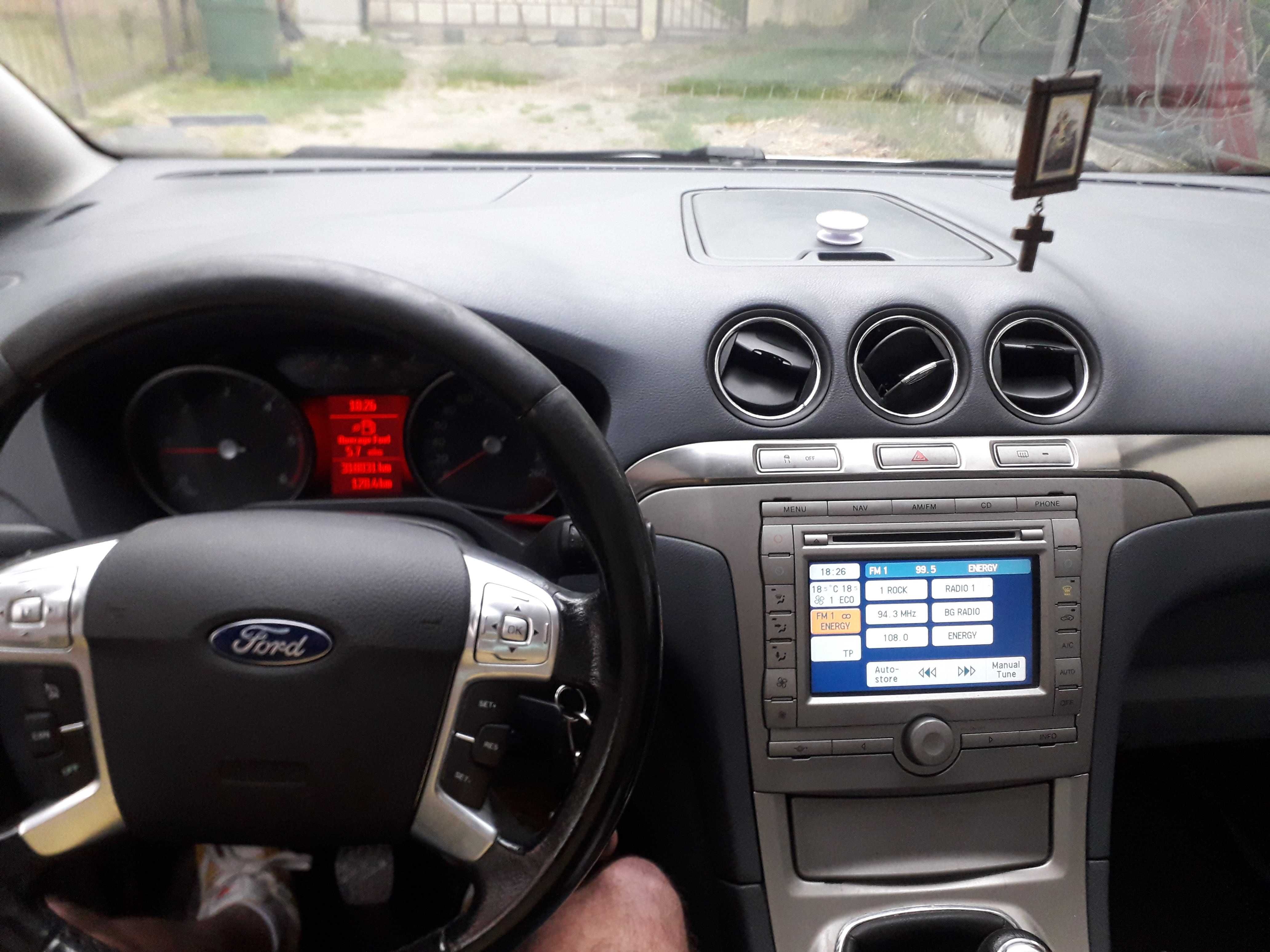 Продавам Ford max