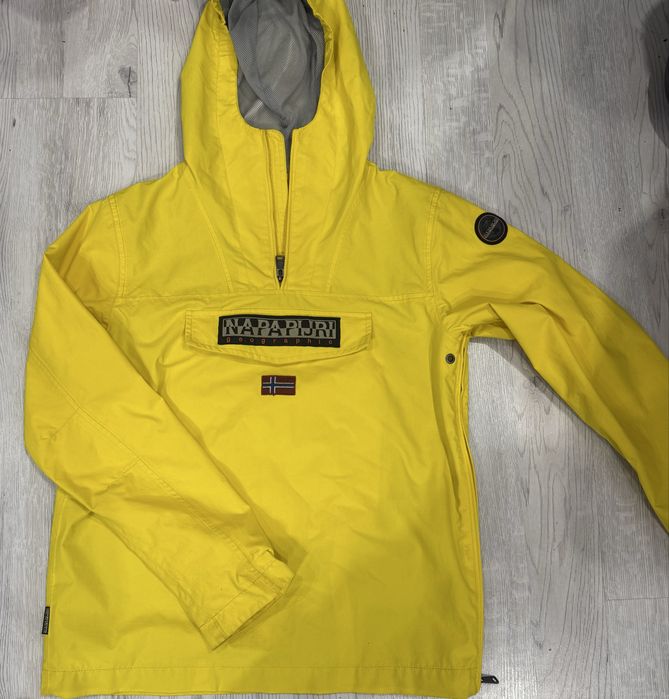 Napapijri жълто яке чисто ново