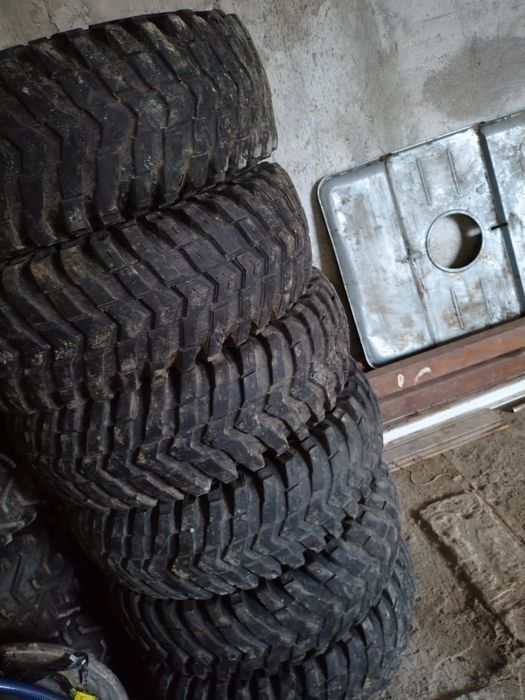 2 caucicuri Maxxis mudzila 37 13.5 15