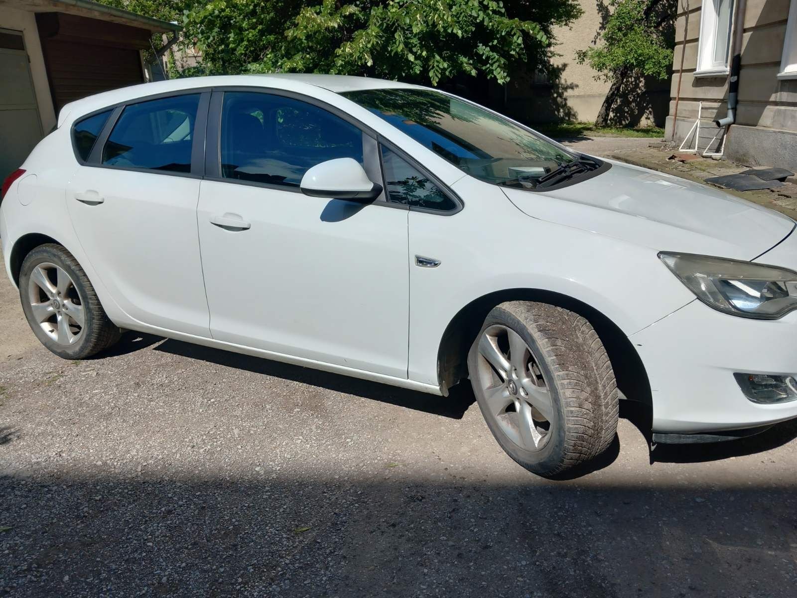 Opel Astra 1.7 дизел; декември 2011