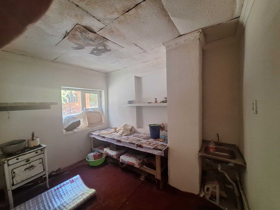 Урганч шахар марказида тайёр ишлаб турган нонвойхона сотилади