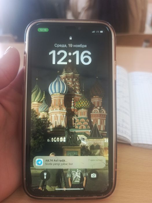 iPhone 16 pro xr ishlashi juda zor aybi ekranda ozgina joyi singan