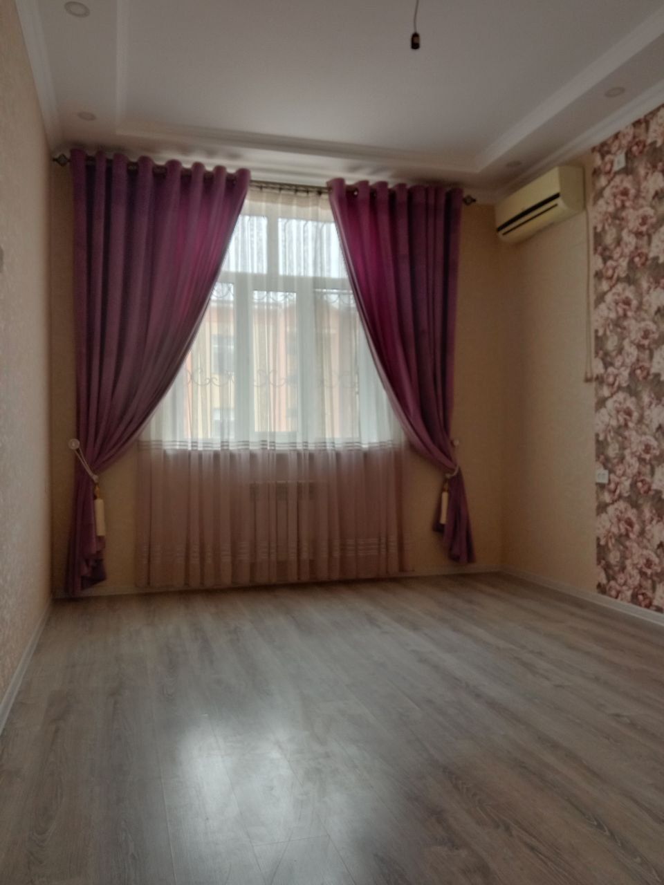 Сдаётся в аренду квартира. 3х ком. Возле базара. Батыр ата. 4 млн в м.