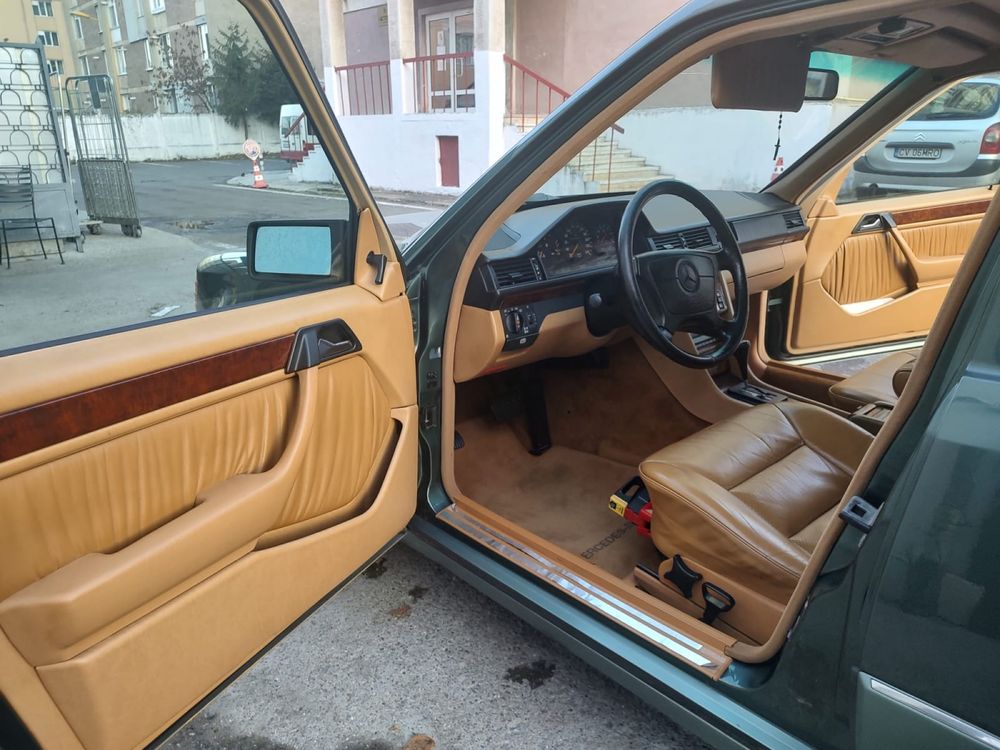 Mercedes W 124 300 TE 4 MATIC Retromobil