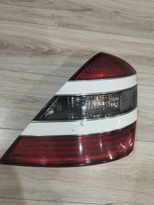 Продам заднию Фару от Mersedes W221