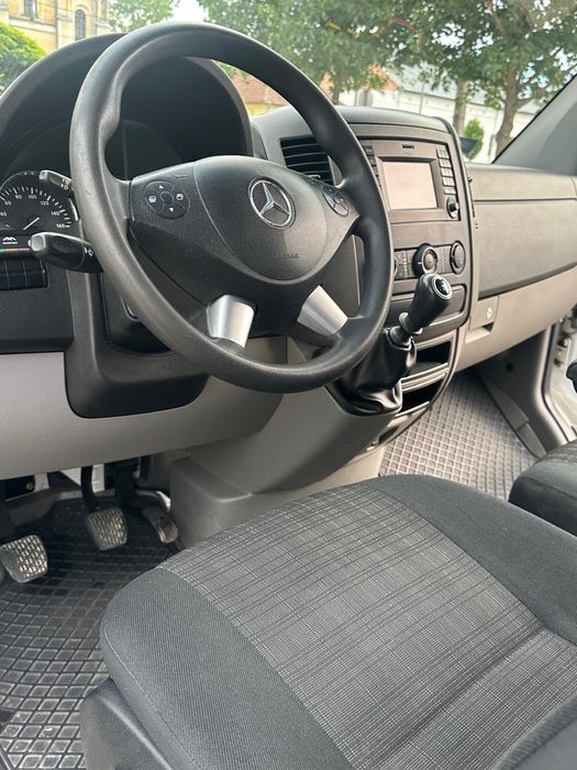 Mercedes basculabil in 3 parti