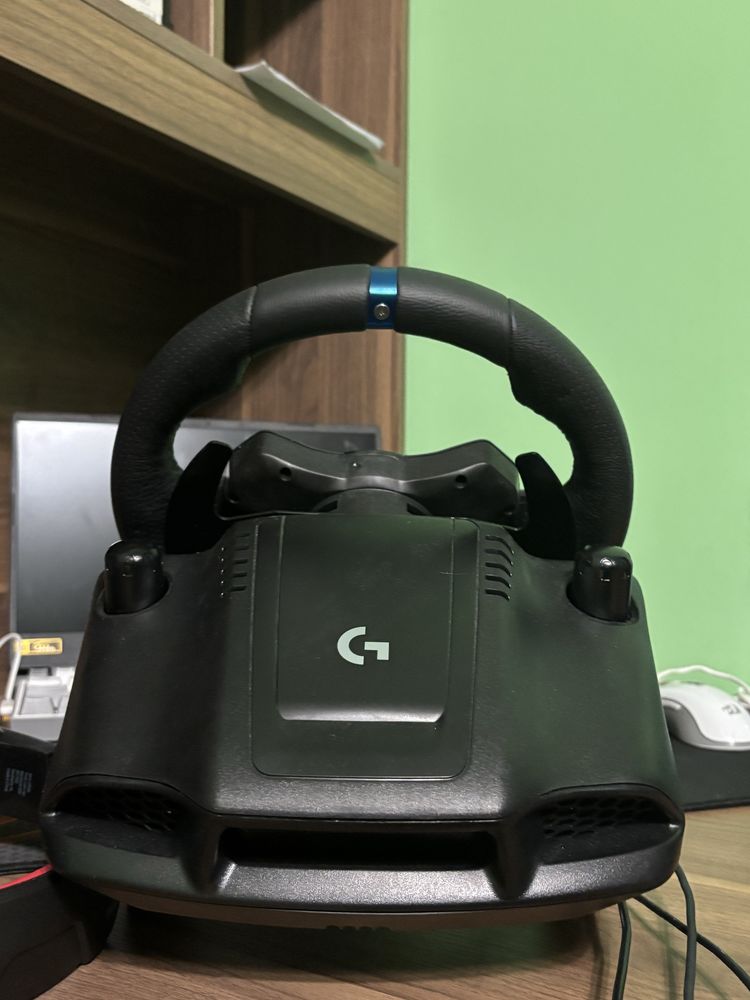 Продавам волан Logitech G923