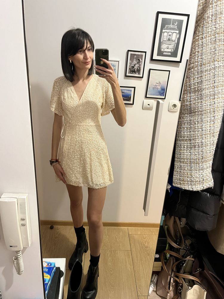Нежна рокля с пайети ZARA XS
