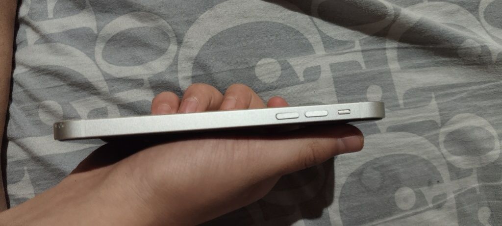 Iphone Xr 13 qilngan