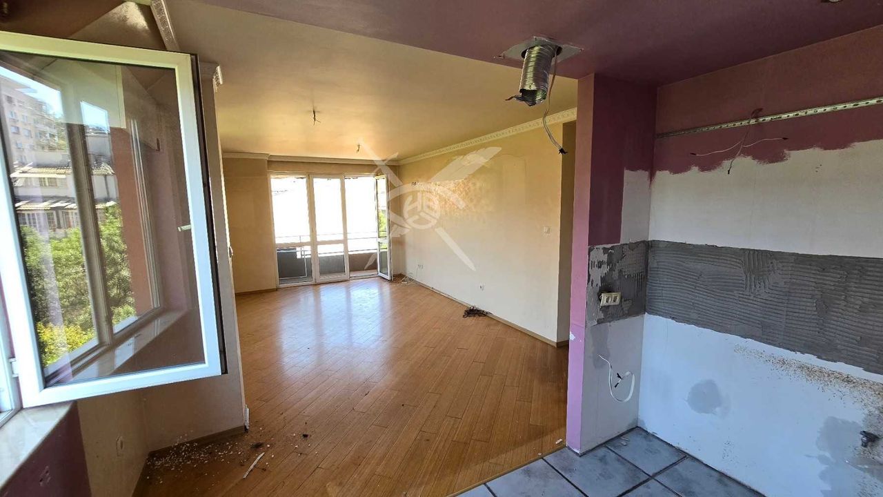Продава се Двустаен апартамент в Пловдив, Център - 73 кв.м за 1918 €/кв.м - Снимка #2