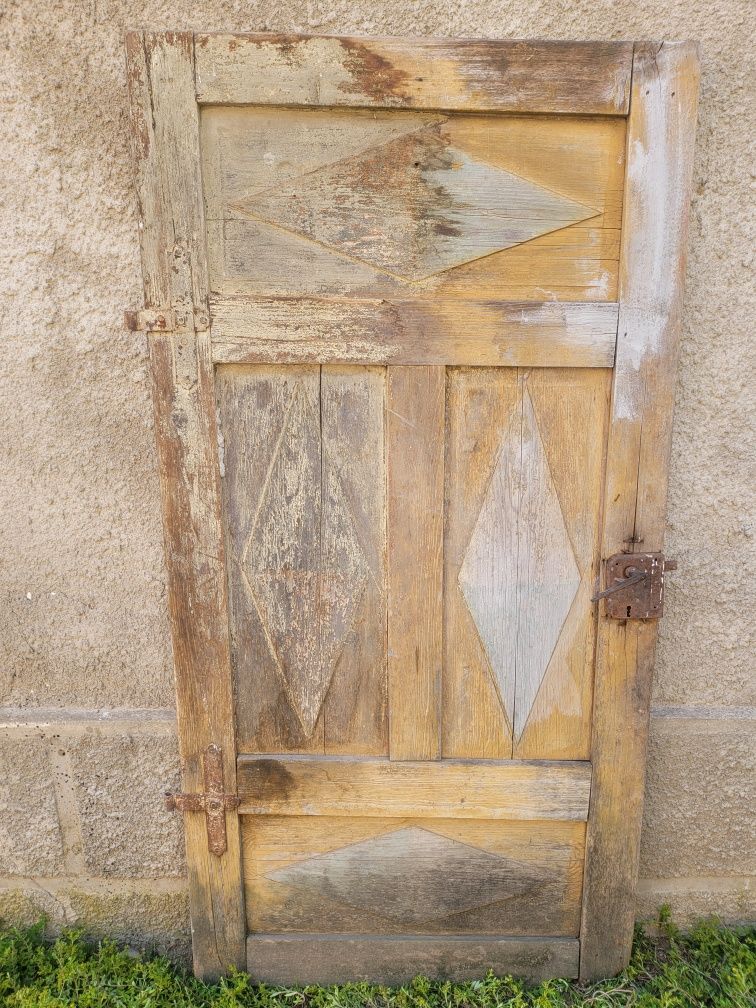 Ușă veche din lemn