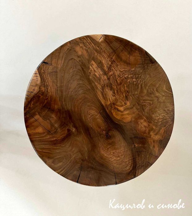 Маса от Масив Орех