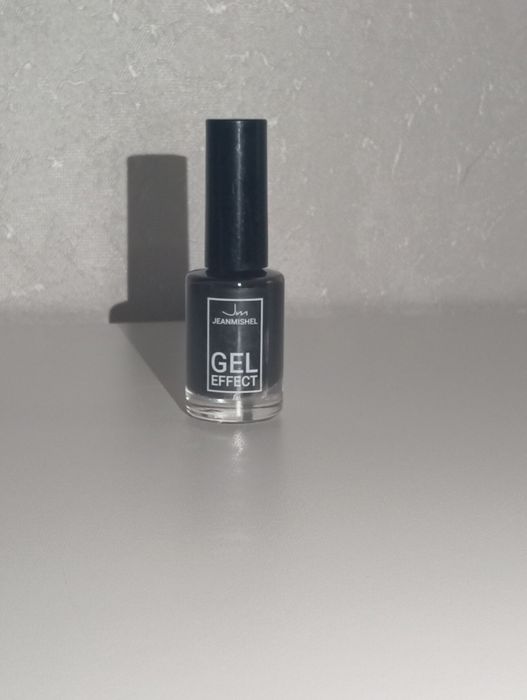 Черный лак для ногтей