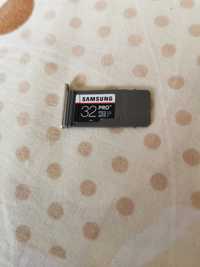 Card memorie Samsung 32 GB.