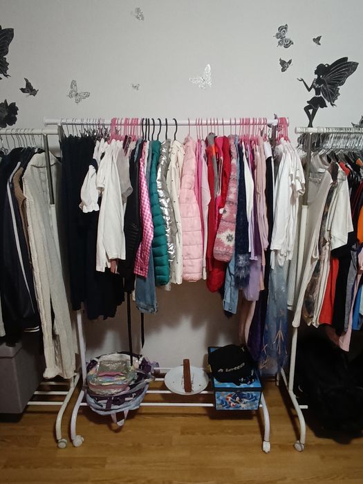 Stender suport pentru haine