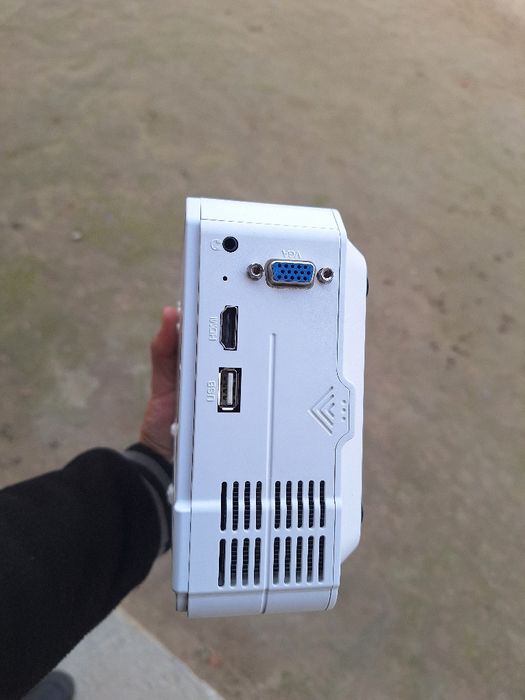 Mini led projector va DVD