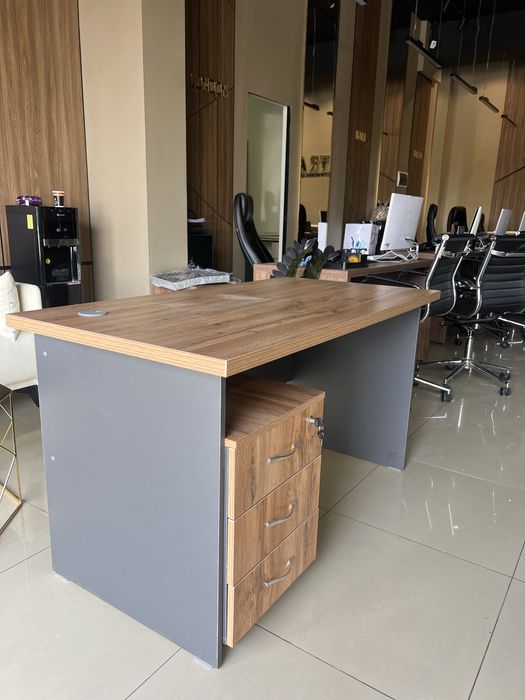 Продается офисные столы подходит для офисной работы