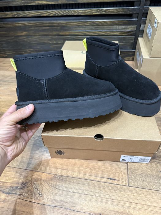 UGG MINI Dipper Black