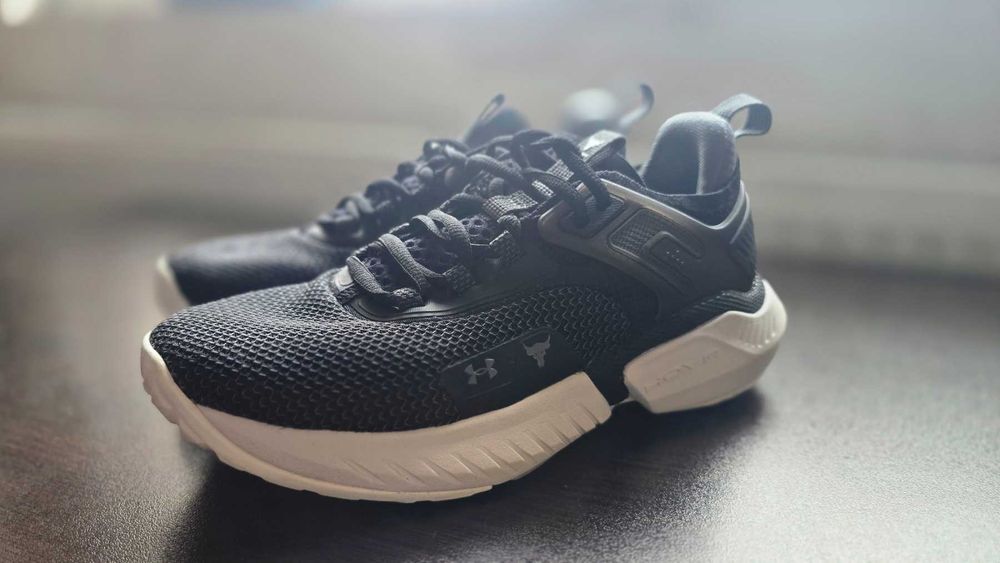 ПРОДАВАМ маратонки Under Armour,   модел Project Rock 5