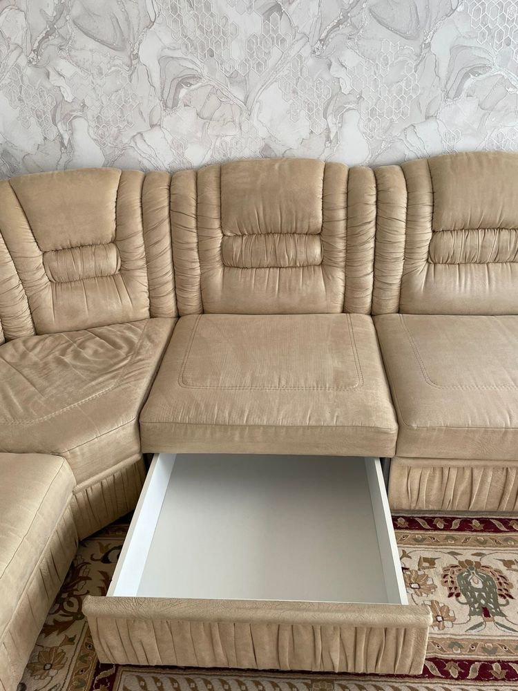 Продам диван в хорошем состоянии ,отличного качества