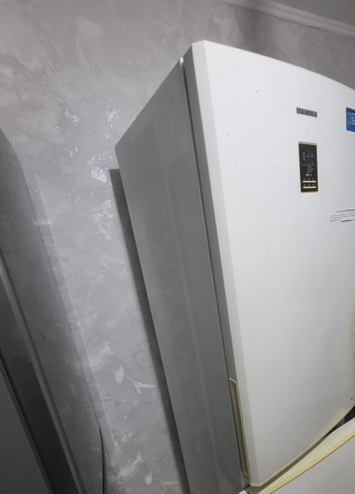 Холодильник самсунг в робочем состоянии