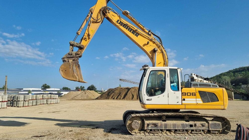 Excavator Liebherr R906