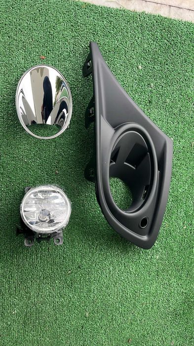 Ornament/grila proiector crom  megane 3 originale