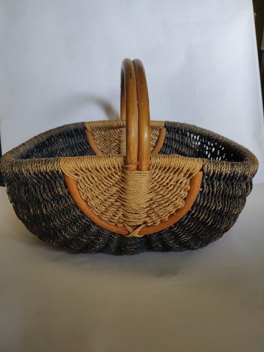 Coș împletit, mâner ratan