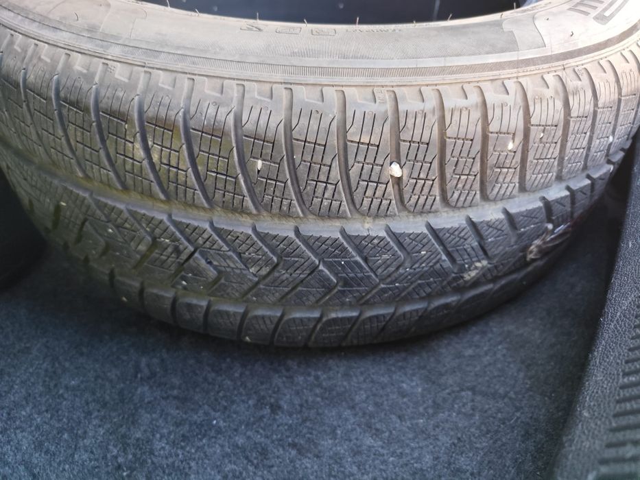Vand  4  anvelope dimensiune 255/55 R18 si 235/60 R18 dot 2720 PIRELLI