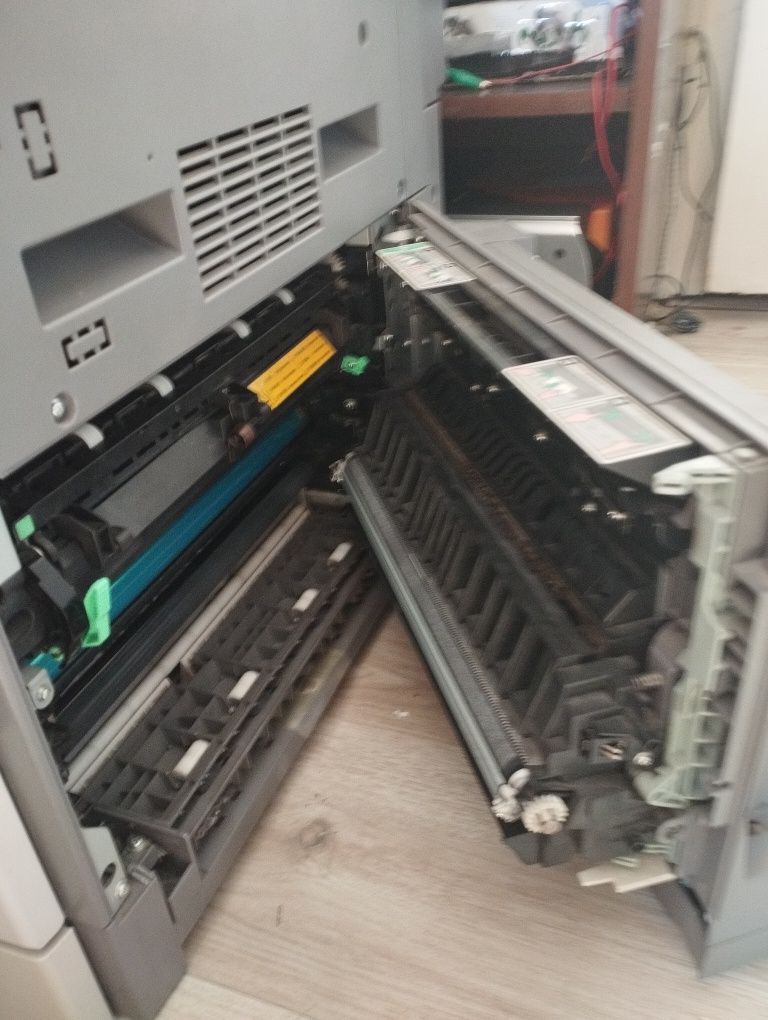 Продавам копирна машина със скенер Konica Minolta bizhub 211