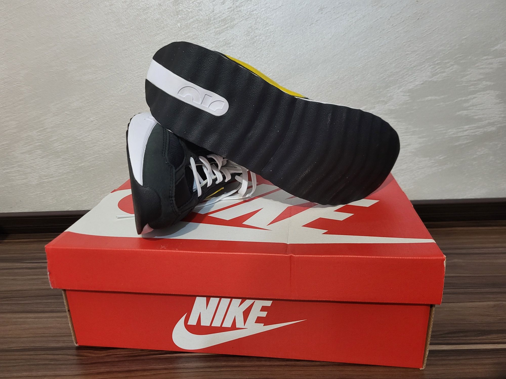 Нови дамски маратонки Nike air MAX dawn black yellow