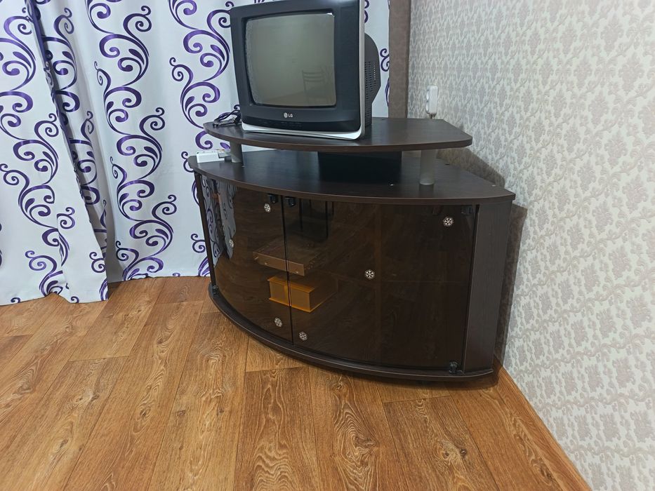 Тумба под телевизор угловая