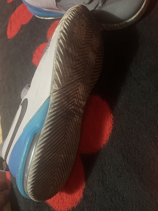 adidasi nike impact