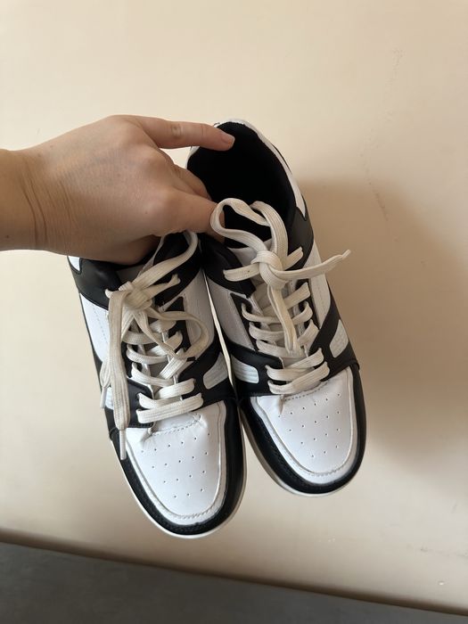 Маратонки с ролкови кънки