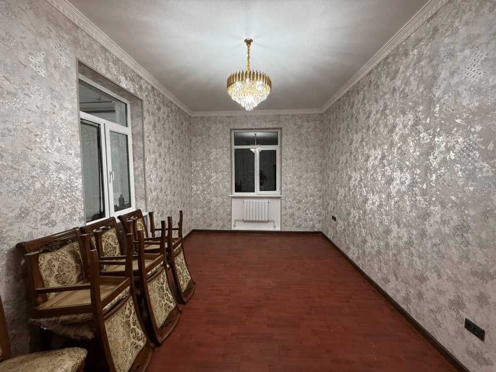Продается участок с домом в коттеджном городке.