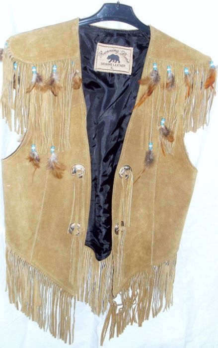 Vand vesta de piele crem, cu franjuri, noua