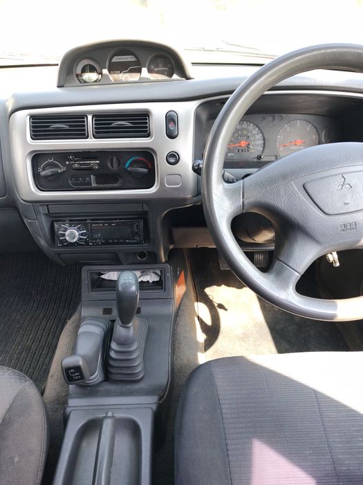 Mitsubishi L200 pompa clasica