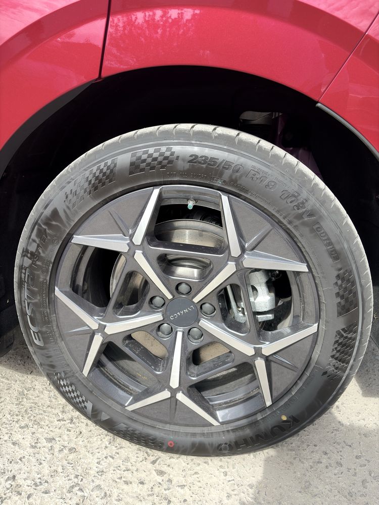 Lynk co Z20   340- ta ot kuchi zapas xod 530-km razgon 5 secunt