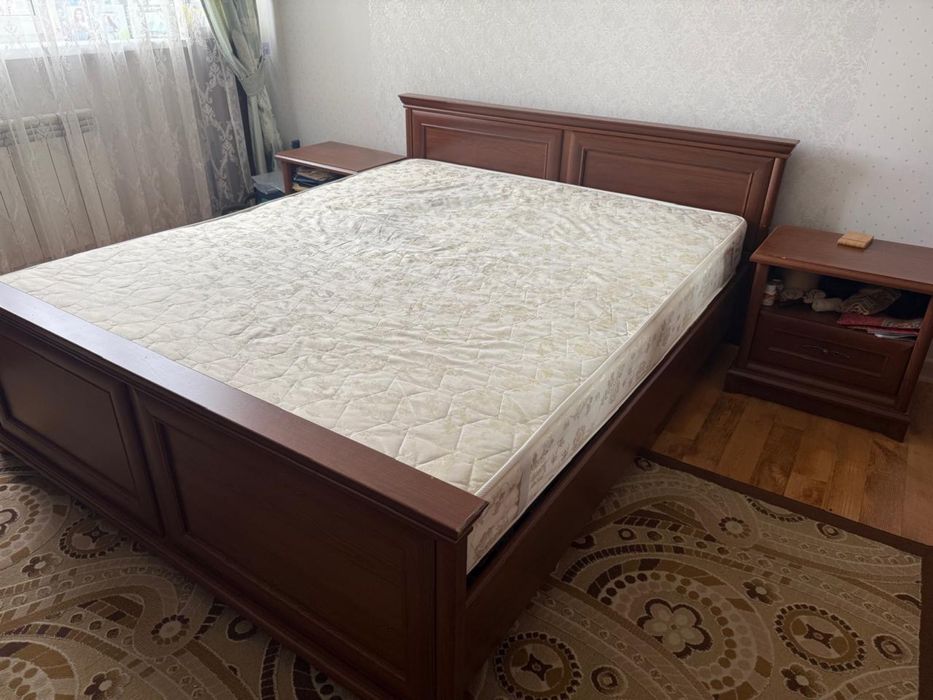 Продам кровать с матрасом